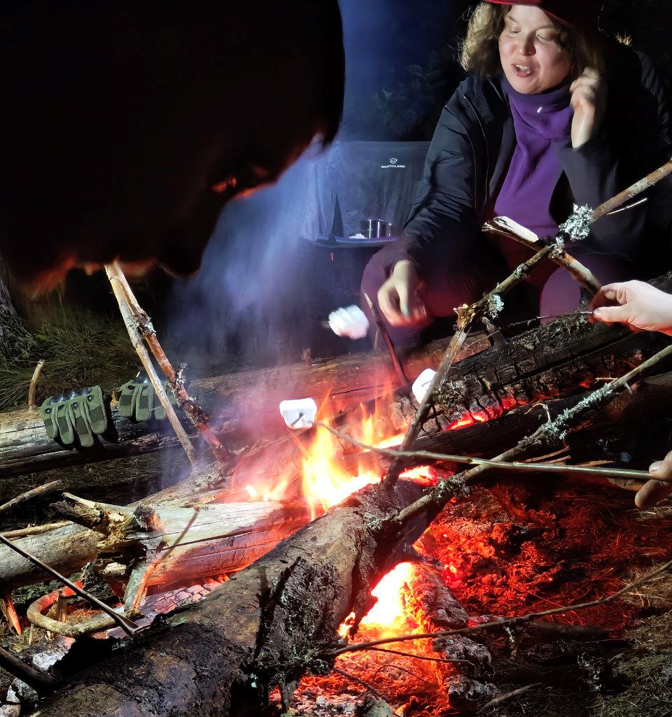 Вечерние посиделки у кострау
